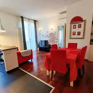The Red In With Free Parking Appartement Florence